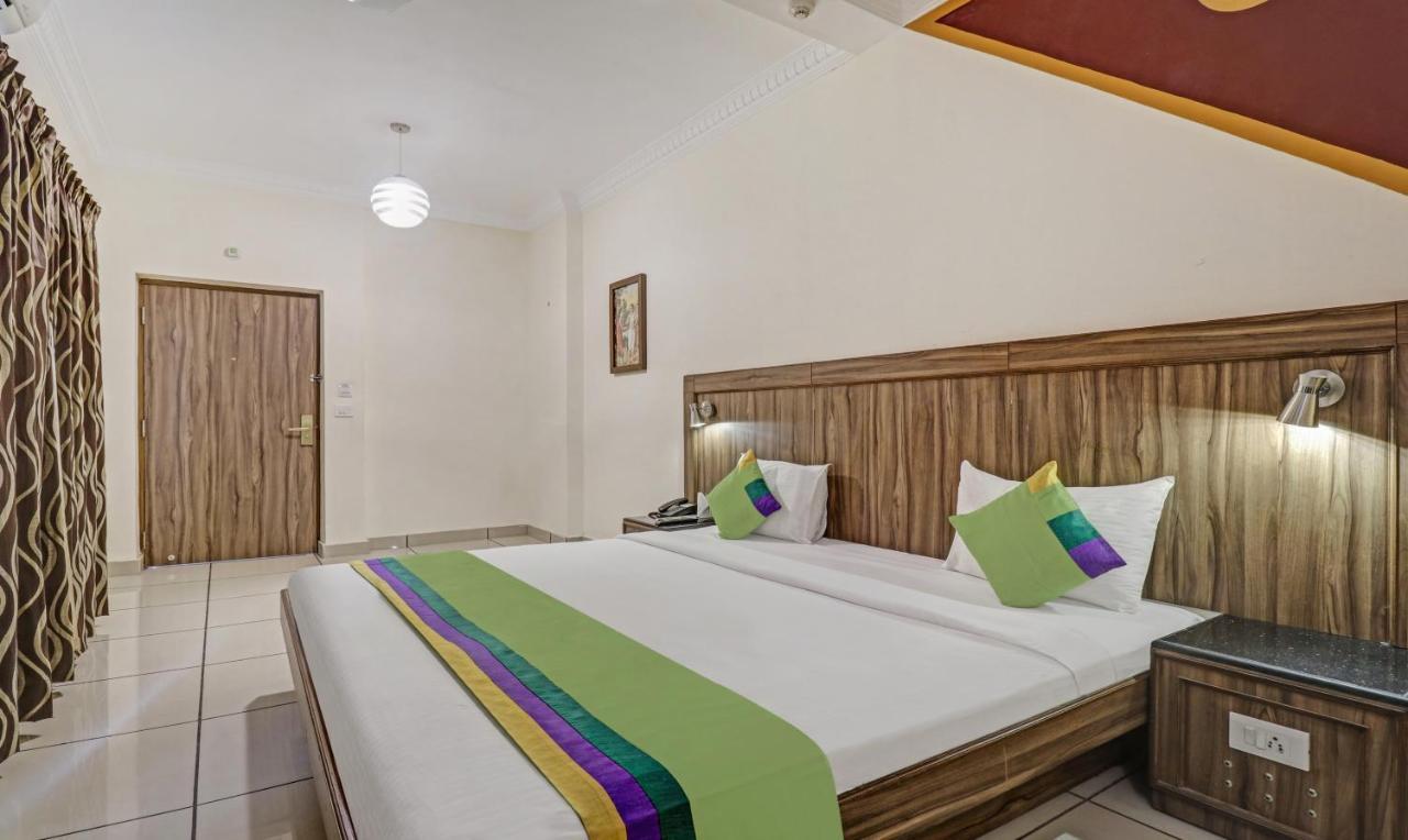 Treebo Komfort Suites, 3 Km From Mysore Palace Екстер'єр фото