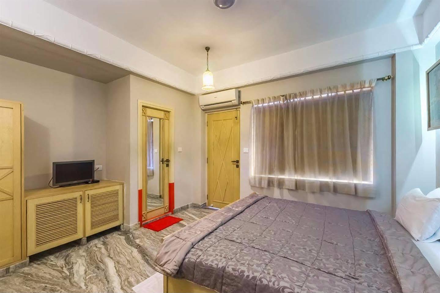Treebo Komfort Suites, 3 Km From Mysore Palace Екстер'єр фото