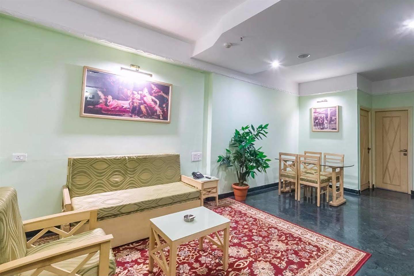 Treebo Komfort Suites, 3 Km From Mysore Palace Екстер'єр фото