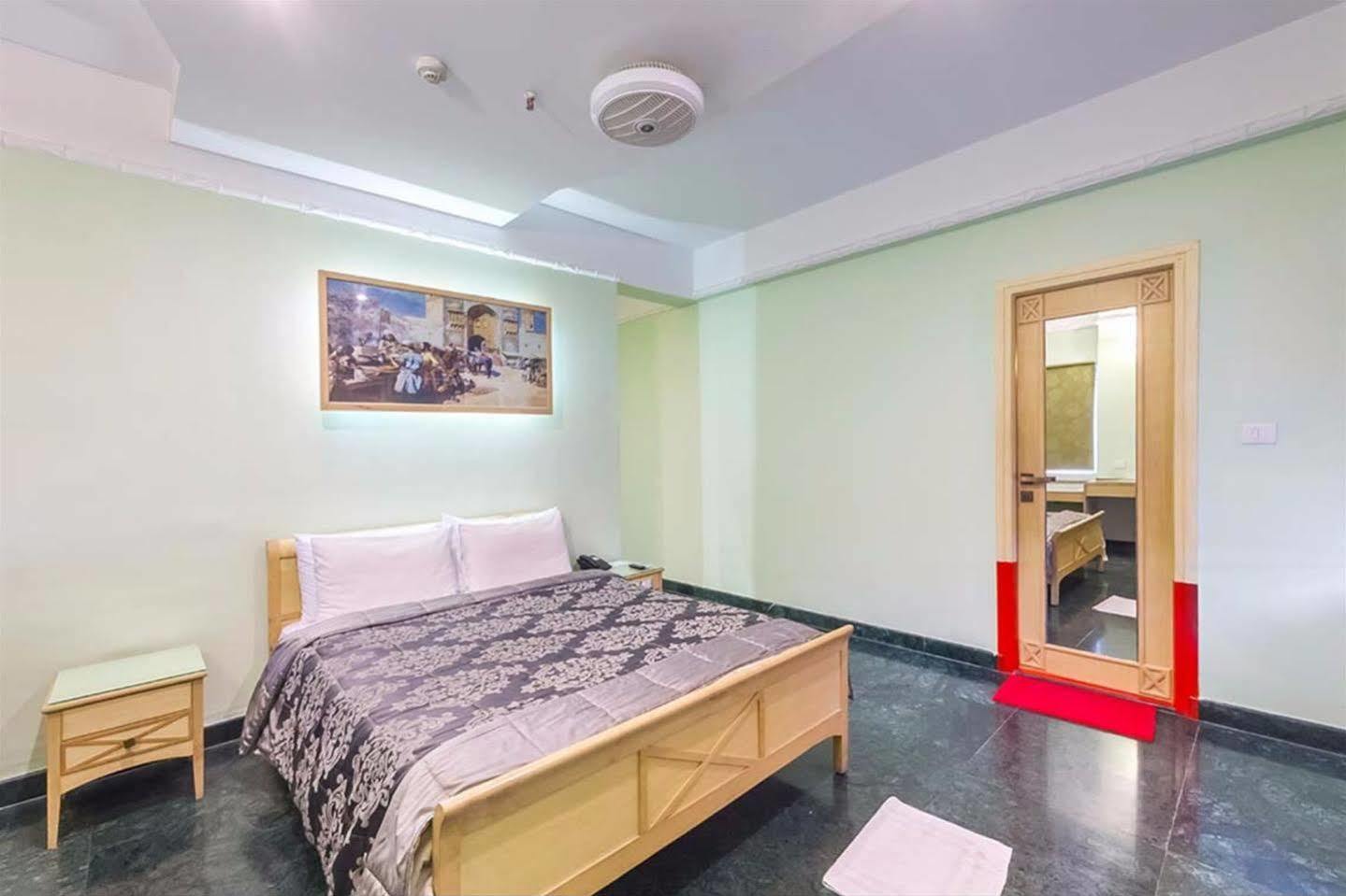 Treebo Komfort Suites, 3 Km From Mysore Palace Екстер'єр фото