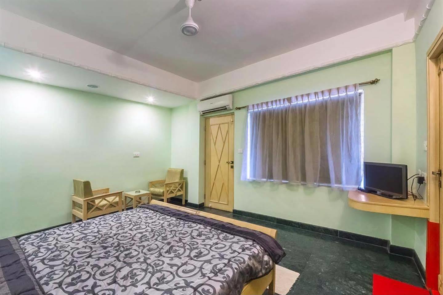 Treebo Komfort Suites, 3 Km From Mysore Palace Екстер'єр фото